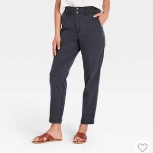 Women’s high waisted tapered pants in black